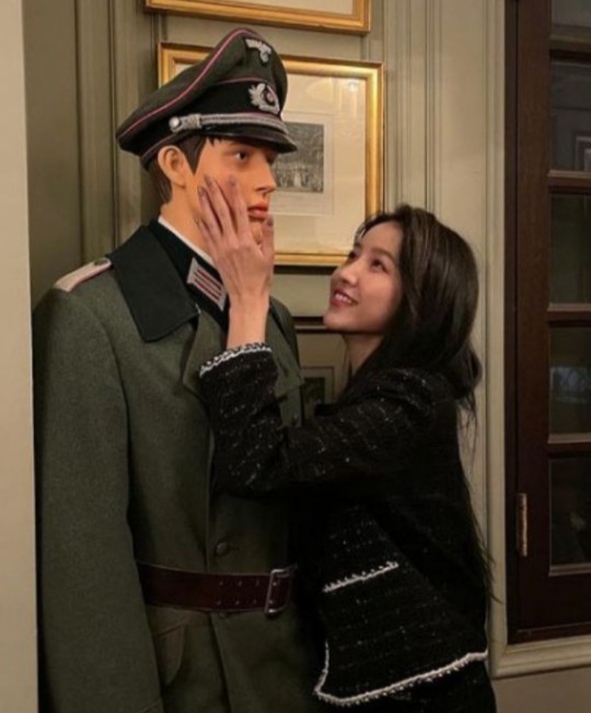  여자친구 소원, 나치 마네킹과 포옹 사진 인스타에 업로드, 사과없이 그냥 삭제..(+나이 학력 키 몸무게 프로필)