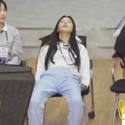 아이들 조미연 댕청 모먼트.gif 아이들 조미연 댕청 모먼트.gif