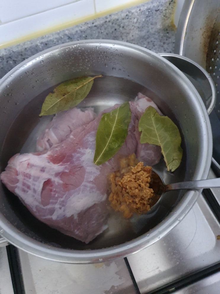  오늘은 수육