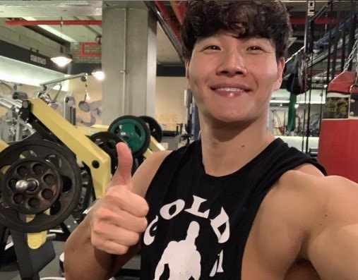 김종국 인스타 사진 생일 나이 거주지 키 몸무게 혈액형 가족 종교 학력 병역 소속사 데뷔 별....