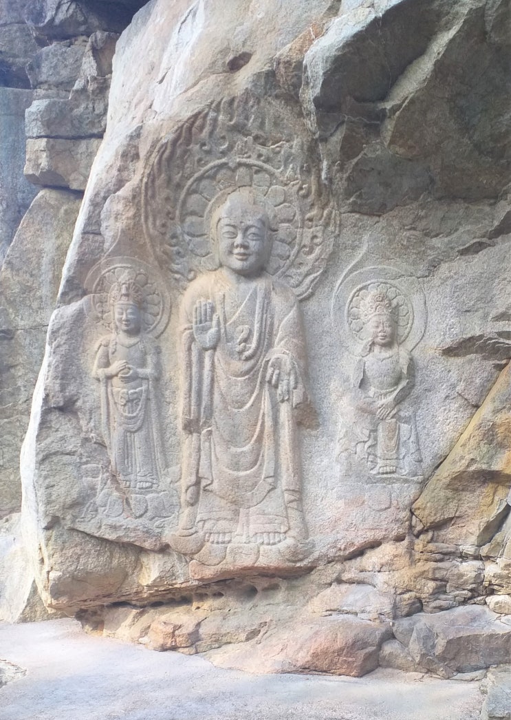  서산 용현리 마애여래삼존상 (磨崖三尊佛像)