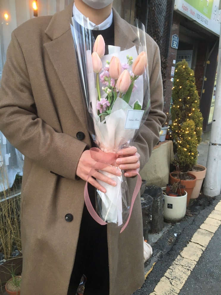[부산 대신동 꽃집 빌데플레르] - 살구빛 튤립 데이트 꽃다발