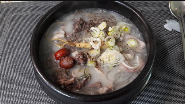  구수한 육수와 탱글한 순대가 일품인 외갓집 순대국