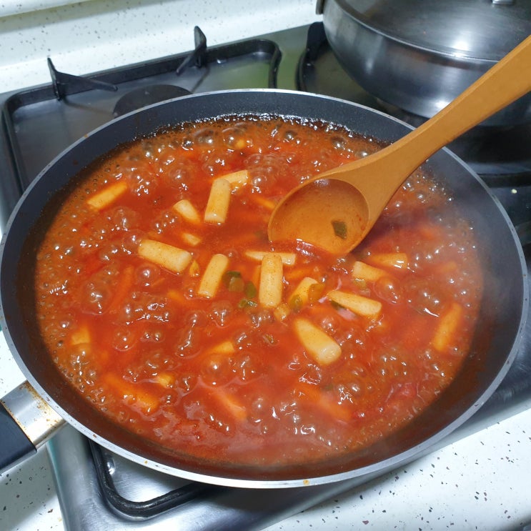  오뚜기 맛있는 국물떡볶이 떡볶이 2인분 요리해서 먹어보았습니다. +칼로리,열량,영양성분정보,조리법