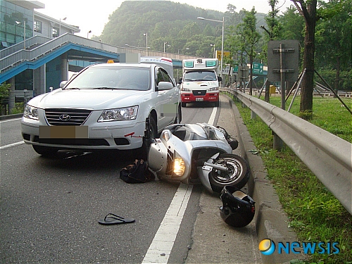 중앙선 동시 침범한 충돌사고, 전‧후방 차량 중 어느 쪽 과실 더 클까