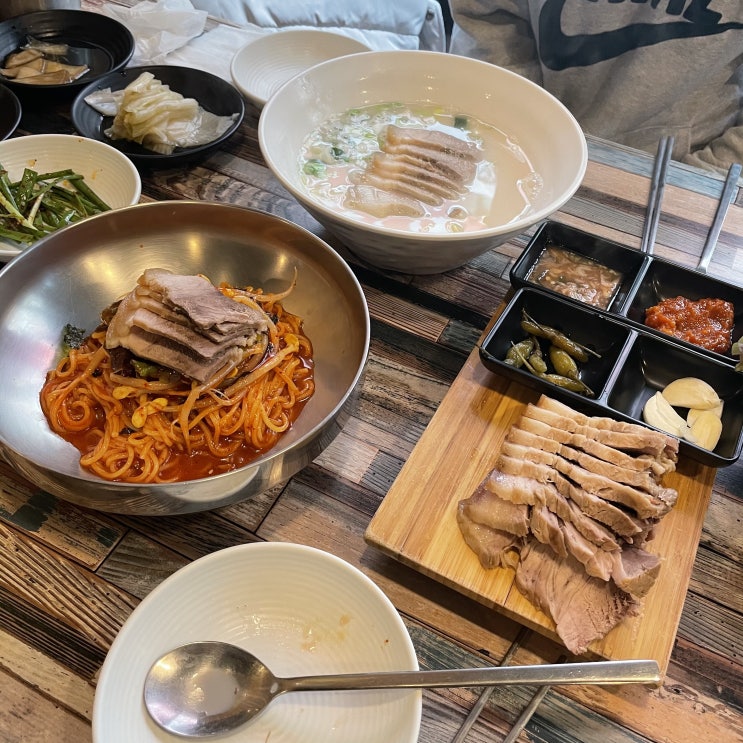  신촌역 밥집 서울에서 고기국수와 돔베고기라니 ? 신촌 '맨도롱식당'