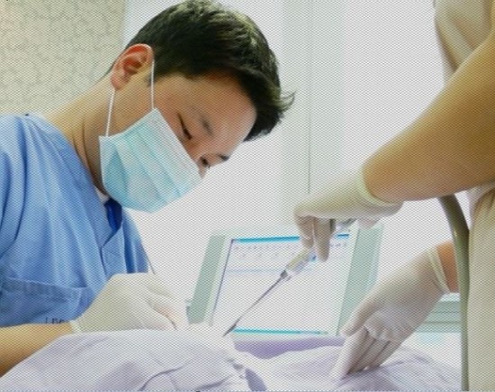  큰 앞니를 치아성형으로 후회 없이 매우 만족하는 후기!