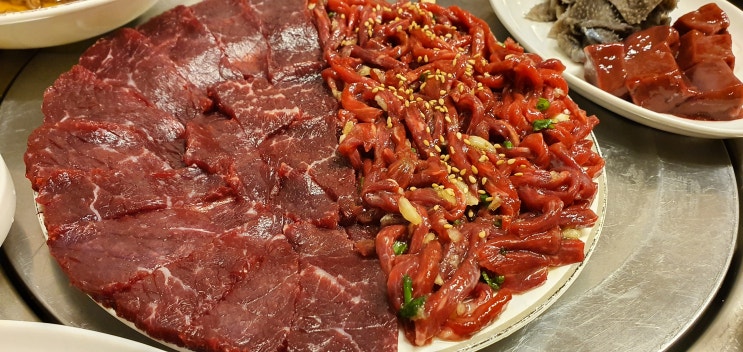  대구 신매역! 육회 진심으로 찐맛집 <영천육회 시지점> 사모님들 잘해주셨어요~ 서비스도 팍팍주시고!!