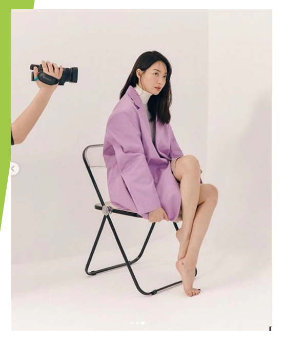  섹시한 맨발 각선미를 자랑하는 신민아의 과감 포즈