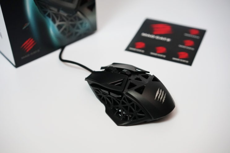  완전히 달라진 가벼운 타공 마우스, MadCatz M.O.J.O M1