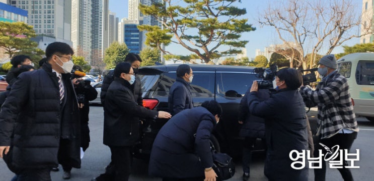 교인명단 고의 누락 등 코로나19 역학조사 방해 혐의 신천지 대구교회 간부들 1심서 '무죄' 교인명단 고의 누락 등 코로나19 역학조사 방해 혐의 신천지 대구교회 간부들 1심서 '무죄'
