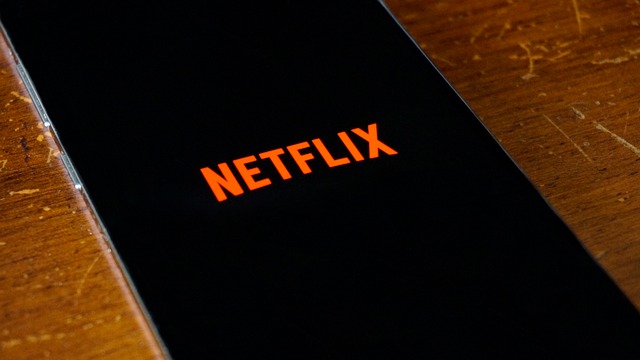 넷플릭스,유튜브 국내 OTT 87%를 장악하다. 넷플릭스,유튜브 국내 OTT 87%를 장악하다.