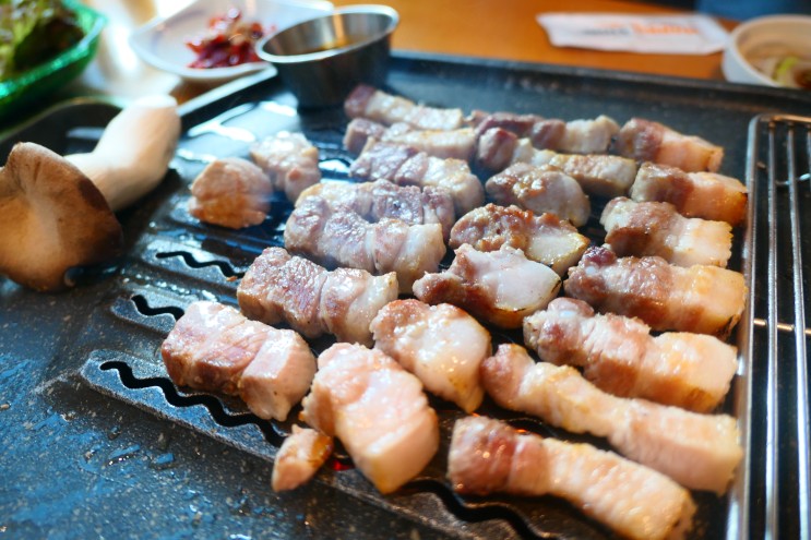 대구 신천동 맛집 : 촉촉 쫀득한 삼겹살 찐맛집 뼈대있는돼지집 동대구역점
