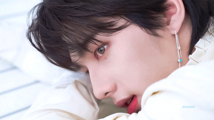 장발 되기까지 스키즈 현진 머리 장발 되기까지 스키즈 현진 머리