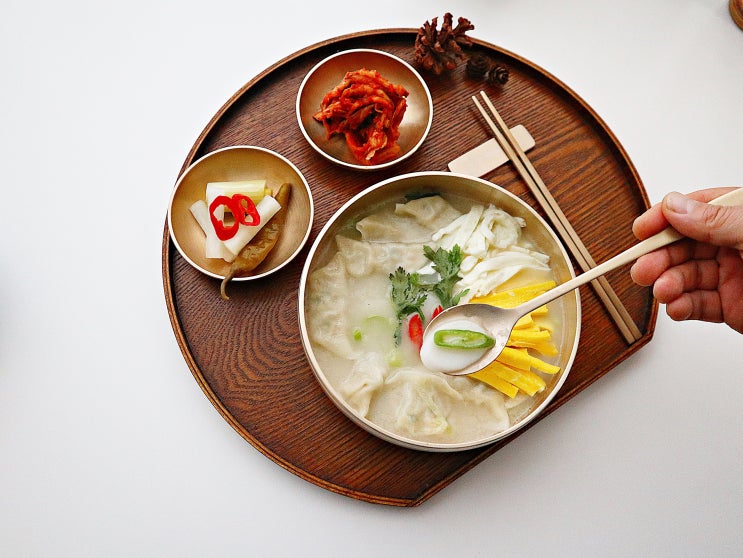  설날 떡만두국, 한우진곰탕 국물로 진하고 맛있게 어간장