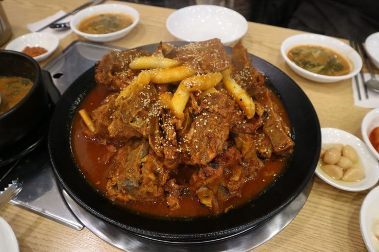  안양유원지식당/안양감자탕 흰돌감자탕 에서 뼈숯불구이!