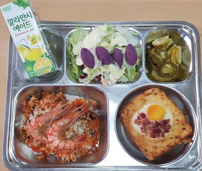 김민지 영양사 급식 메뉴를 보니 대박.. 랍스타, 대게, 캐비어까지...?