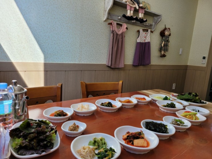 남양한식집 뜰안에 점심식시 모임장소