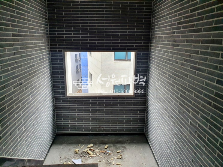  김포 마산동 빌라 복도 시공 스타벅스타일 모노 M390블랙타일