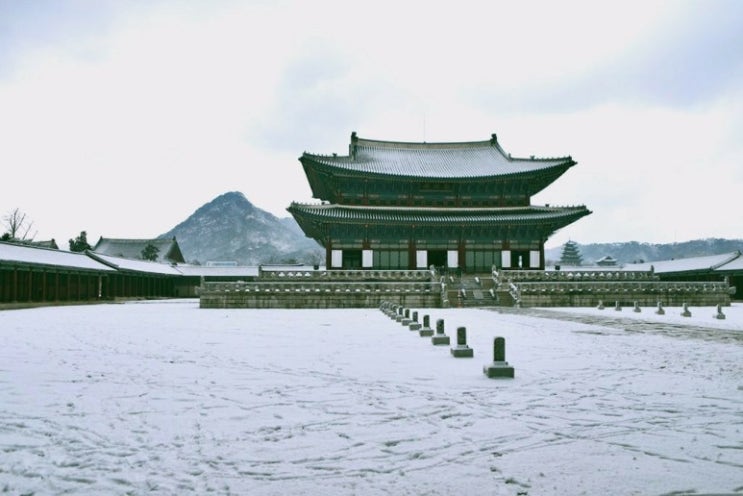 눈 내린 고궁(경복궁)의 설경 눈 내린 고궁(경복궁)의 설경