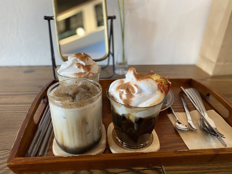  문래역 카페 버킷리스트: 빈티지 앤틱 감성의 아인슈페너 맛집