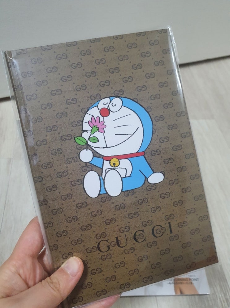  구찌 도라에몽 노트 드디어 받아봤어요!