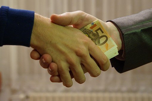이제 유통업계도 '중고거래' 시장개발, 어떤 차별점으로 다가갈까