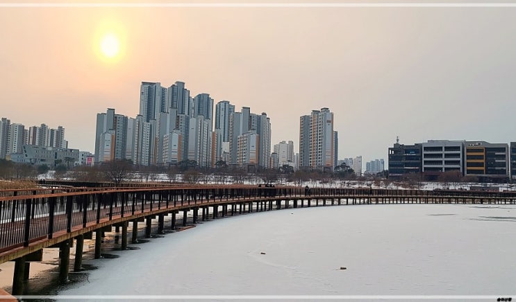  전주 혁신도시 기지제 수변공원 데크길 -눈 내린 환상적인 풍경