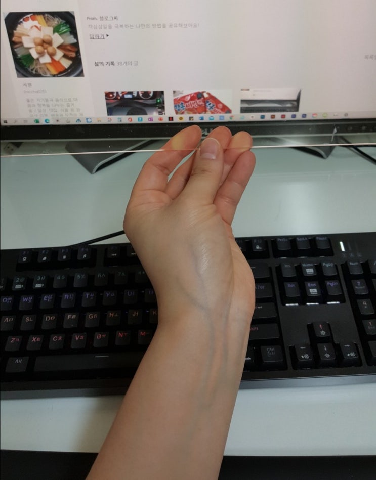  [추천] (재택)근무자를 위한 필수장비 - 모니터 블루라이트 차단필름