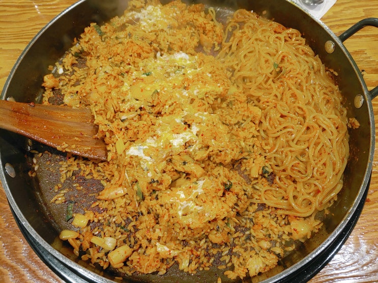  부평 유가네 닭갈비 메뉴 볶음밥 중독성 강한맛