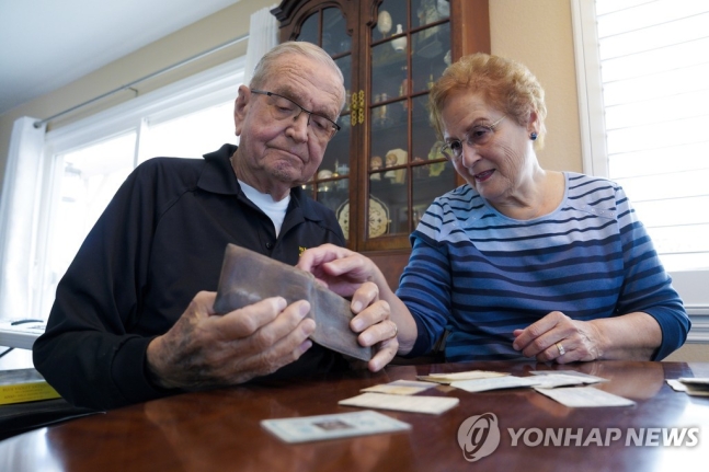 【남극서 분실한 지갑 】→53년만에 되찾은 미 91살 할아버지