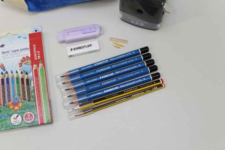 우리 아이 연필 잡는 법을 위한 스테들러