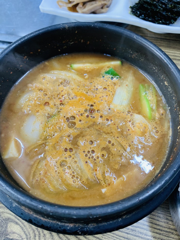  뚝배기청국장 얼큰하면서 시원한 맛이 아주 좋아요