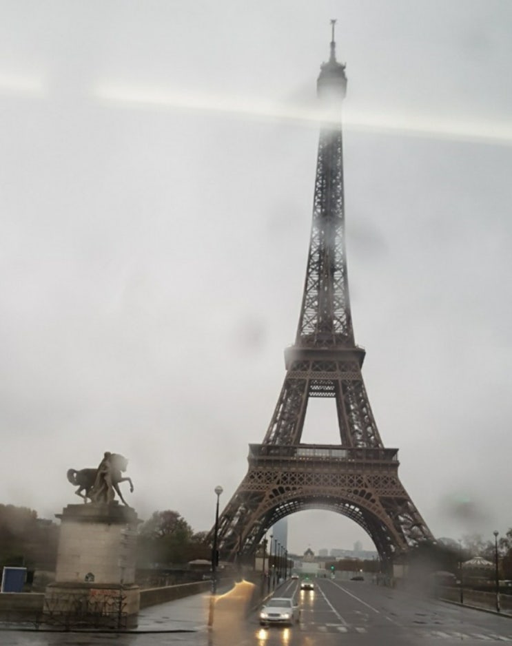 [2년 전 오늘] 서유럽 패키지 D+3 : 프랑스 여행 #1 / 프랑스를 가다 / 낭만의 도시 파리 / 비오는 날의 에펠탑