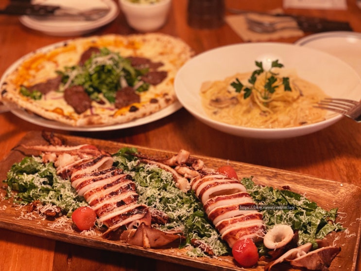  충무로 패밀리레스토랑. 오길칠비스트로 5gil7bistro  오징어샐러드 맛있어서 짜증날라 그래!