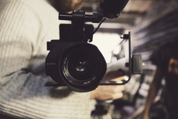영화제작사 영화제작 스태프들은 근로기준법상 근로자에 해당한다.