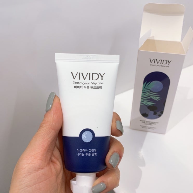  향이좋은핸드크림 건조한 손에 VIVIDY 퍼퓸 핸드크림으로 향기와 보습을 