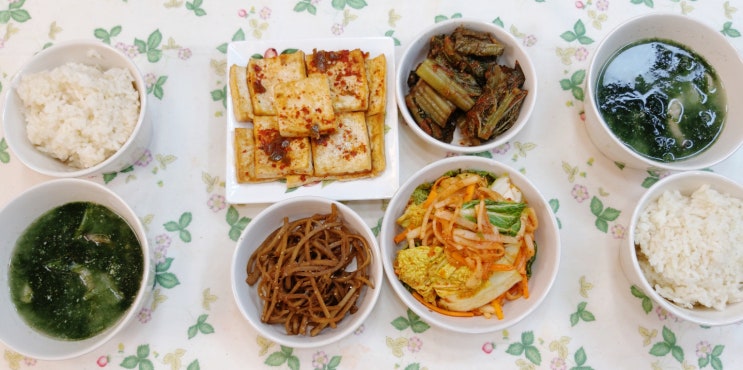 비건채식밥상24 / 잡곡밥, 매생이들깨국, 청갓김치, 봄동무생채무침, 우엉볶음, 두부조림