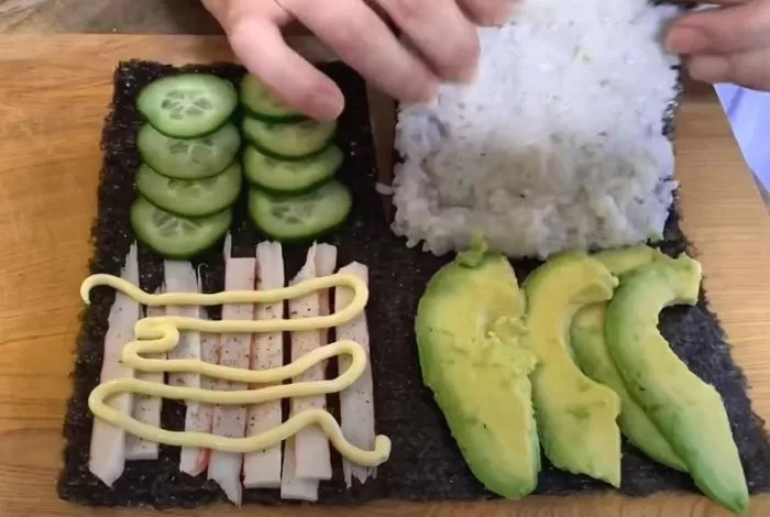  “접어먹는 김밥” SNS서 화제 “또띠아” 처럼 김밥도 접는다?