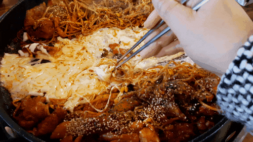  어방동 두 총각 닭갈비(김해 맛집) ft.대낮의 불쇼!!!