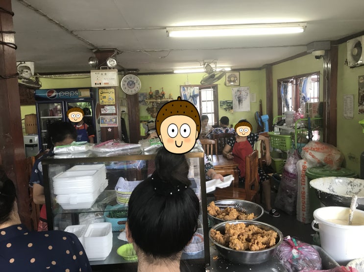  라오스 비엔티안 프라이드치킨 맛집 KFC가 있다