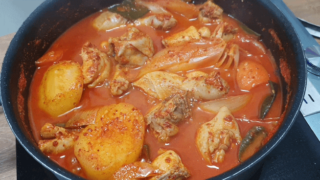  전주 맛집 기찻길옆오막살이 마늘숙성 닭볶음탕을 밀키트로 받아 조리하면 우리집이 서울 맛집이 된다. 국내맛집여행.