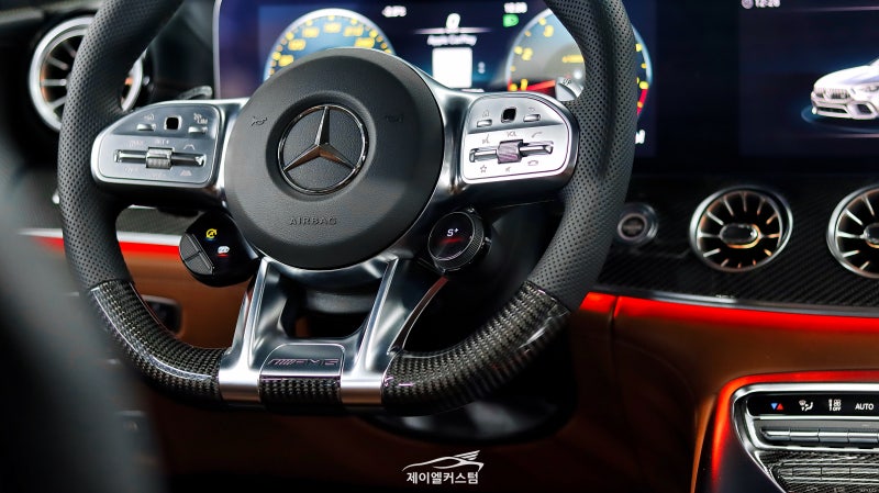 하남 초이로 / 핸들커스텀/염색 / 카본 스티어링 휠 / AMG GT