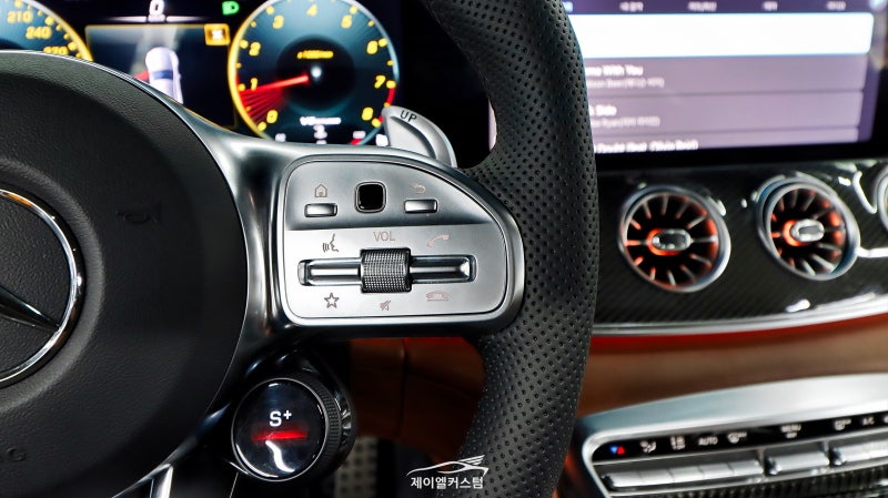 하남 초이로 / 핸들커스텀/염색 / 카본 스티어링 휠 / AMG GT