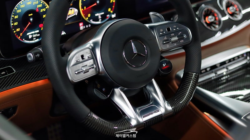 하남 초이로 / 핸들커스텀/염색 / 카본 스티어링 휠 / AMG GT