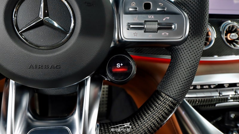 하남 초이로 / 핸들커스텀/염색 / 카본 스티어링 휠 / AMG GT