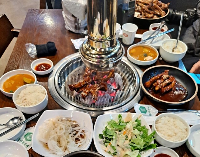 동편마을 맛집 원시 쪽갈비 본점, 뜯어 먹는 재미가 있다!