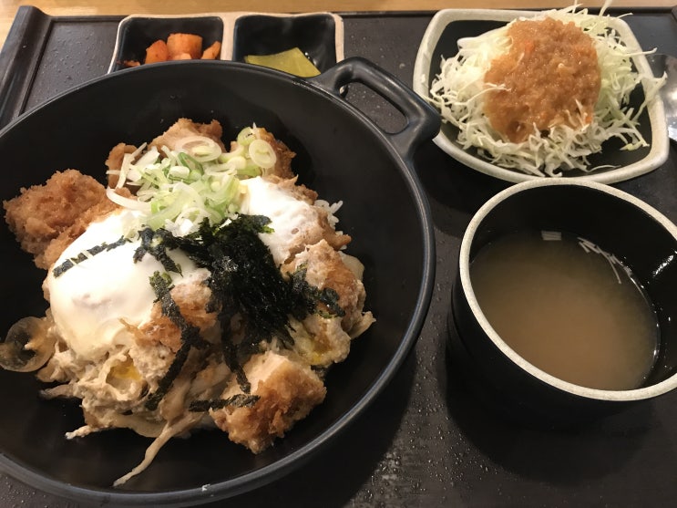  돈가스덮밥 칼로리 얼마일까요