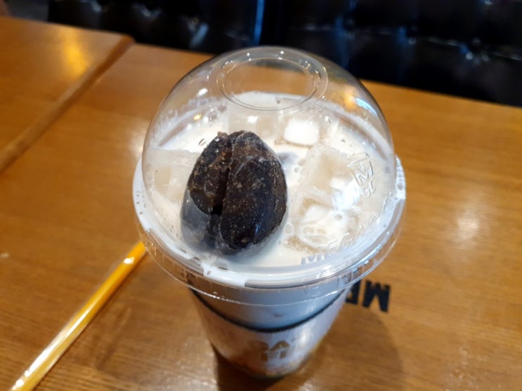 메가커피 큐브라떼 달달해서 맛있군요