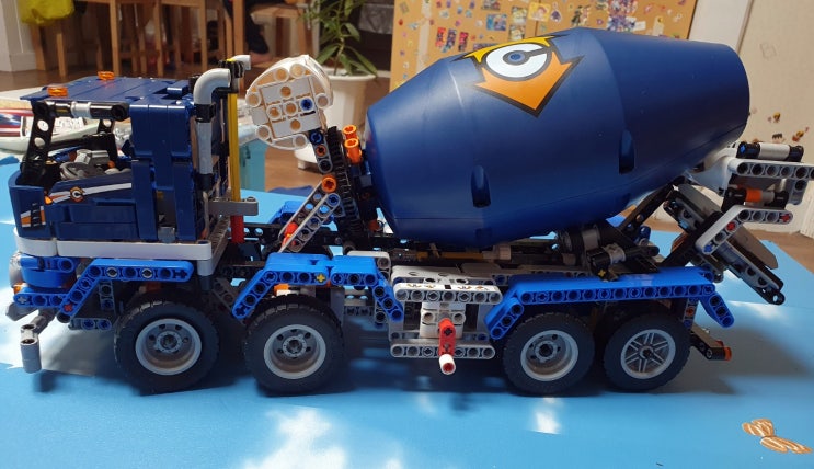 아이와 어른들도 좋아하는 강인함의 상징 레고 테크닉 콘크리트 믹스 트럭